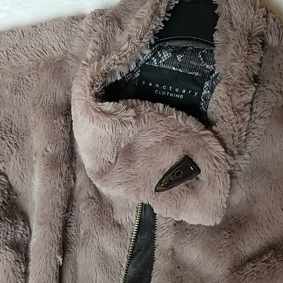 Sanctuary Faux Fur Taupe Vest - Picture 9 of 12